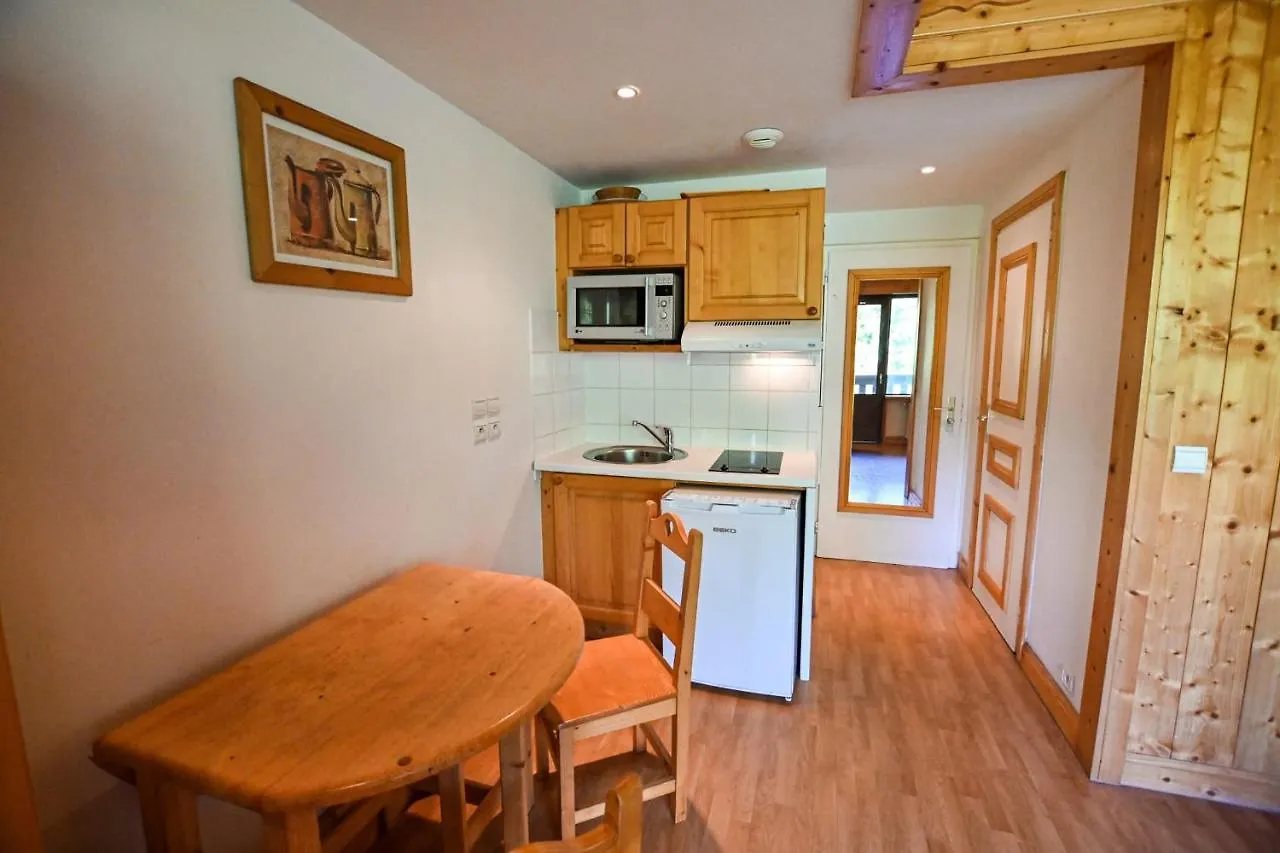 Bright Studio With Balcony Combloux
